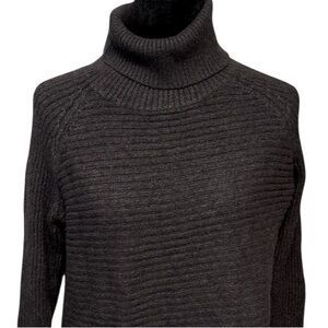 Knit Ribbed Sweater w Accent Wavy Trim Bottom Sleeves